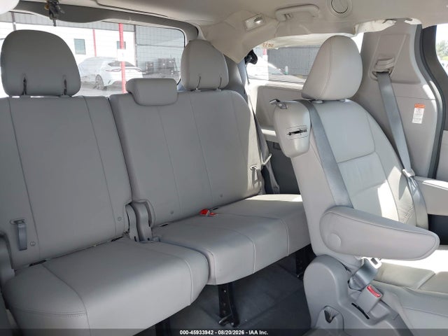 45933942 :رقم المزاد ، 5TDYK3DC6FS644837 vin ، 2015 Toyota Sienna Xle 8 Passenger مزاد بيع
