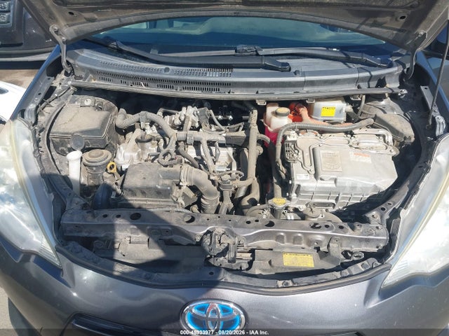 Toyota Prius C Three 2014 JTDKDTB32E1565339 Image 10