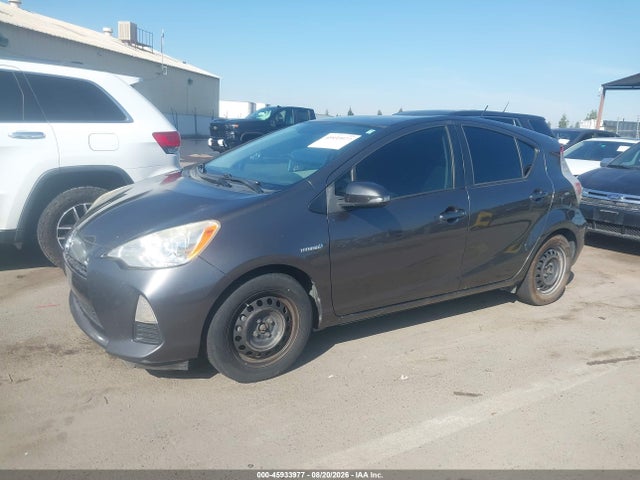 Toyota Prius C Three 2014 JTDKDTB32E1565339 Image 2