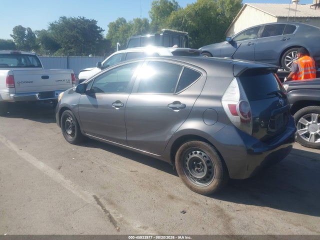 Toyota Prius C Three 2014 JTDKDTB32E1565339 Image 3