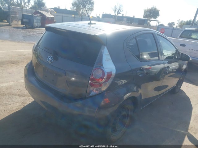 Toyota Prius C Three 2014 JTDKDTB32E1565339 Image 4