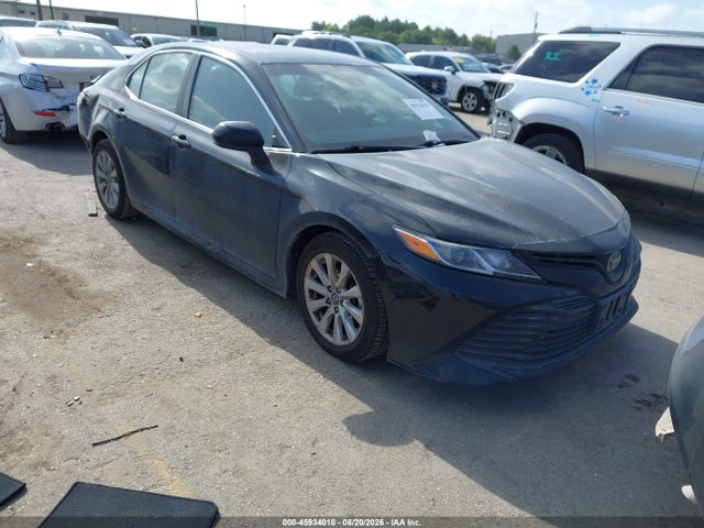 2018 Toyota Camry Le მანქანა იყიდება აუქციონზე, vin: 4T1B11HK7JU136097, აუქციონის ნომერი: 45934010