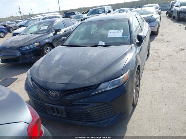 2018 Toyota Camry Le მანქანა იყიდება აუქციონზე, vin: 4T1B11HK7JU136097, აუქციონის ნომერი: 45934010