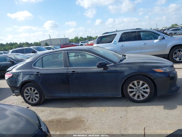 2018 Toyota Camry Le მანქანა იყიდება აუქციონზე, vin: 4T1B11HK7JU136097, აუქციონის ნომერი: 45934010