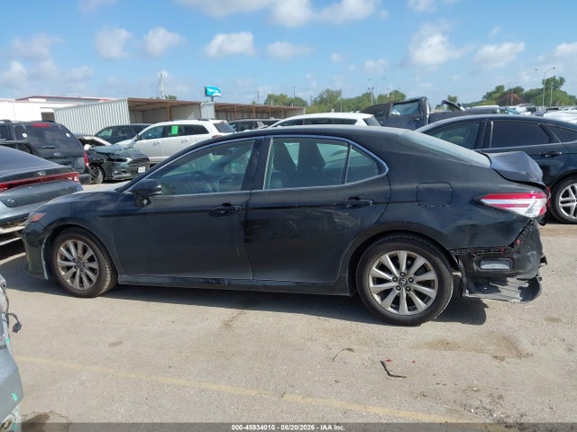 2018 Toyota Camry Le მანქანა იყიდება აუქციონზე, vin: 4T1B11HK7JU136097, აუქციონის ნომერი: 45934010