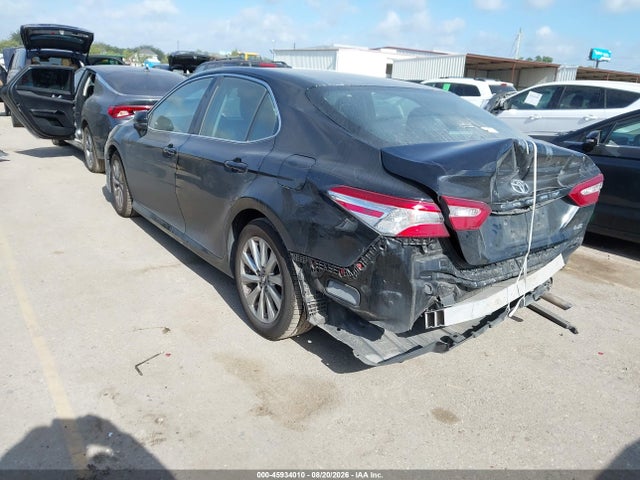2018 Toyota Camry Le მანქანა იყიდება აუქციონზე, vin: 4T1B11HK7JU136097, აუქციონის ნომერი: 45934010