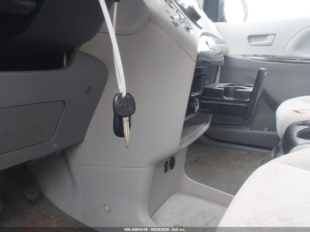 Toyota Sienna Le 7 Passenger 2014 5TDJK3DCXES079041 Image 11