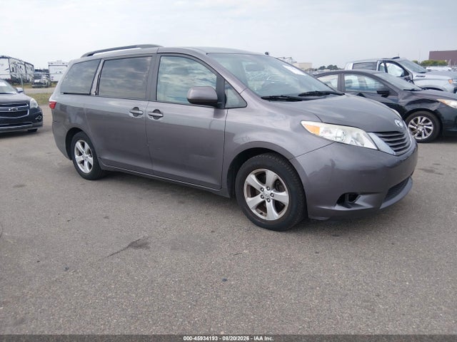2016 Toyota Sienna Le 8 Passenger მანქანა იყიდება აუქციონზე, vin: 5TDKK3DCXGS699203, აუქციონის ნომერი: 45934193