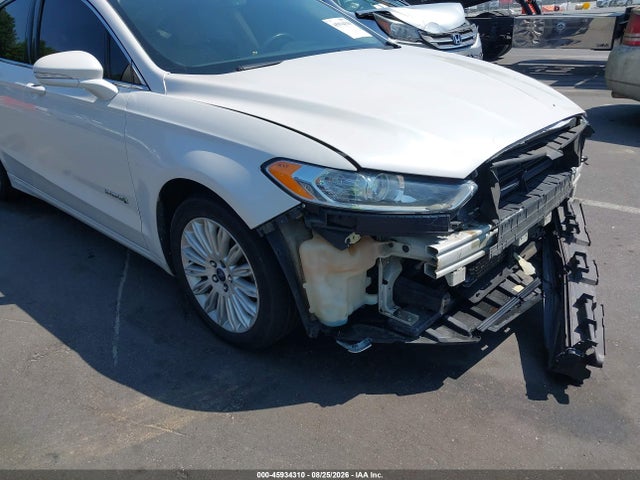 45934310 :رقم المزاد ، 3FA6P0LUXFR123338 vin ، 2015 Ford Fusion Hybrid Se مزاد بيع