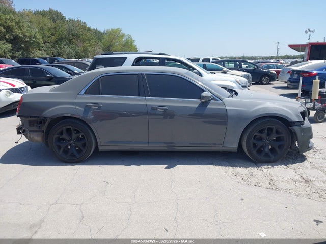 Chrysler 300 Touring L 2019 2C3CCAAG4KH547930 Image 13