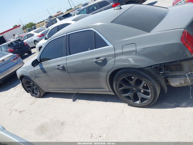 Chrysler 300 Touring L 2019 2C3CCAAG4KH547930 Image 14
