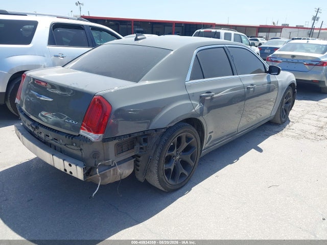 Chrysler 300 Touring L 2019 2C3CCAAG4KH547930 Image 4
