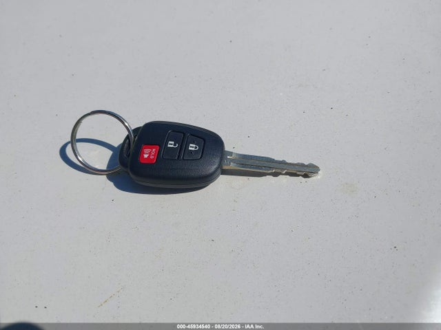 JTMRFREV3HJ123327 Toyota Rav4 Xle