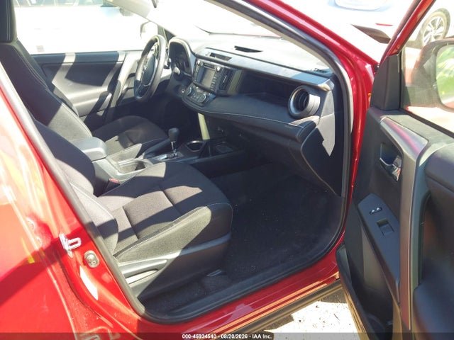 JTMRFREV3HJ123327 Toyota Rav4 Xle