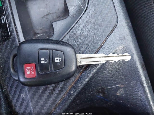 45934665 :رقم المزاد ، 2T3ZFREVXFW140804 vin ، 2015 Toyota Rav4 Le مزاد بيع