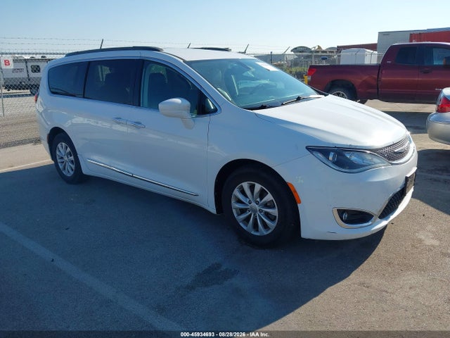 45934693 :رقم المزاد ، 2C4RC1BG3HR576231 vin ، 2017 Chrysler Pacifica Touring-l مزاد بيع