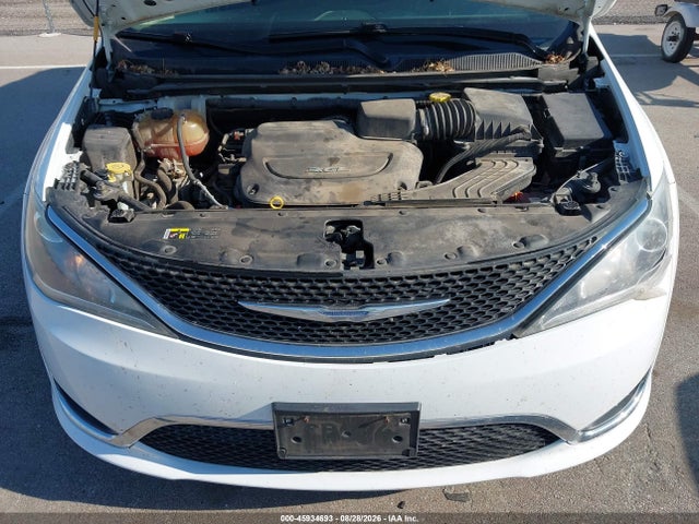 45934693 :رقم المزاد ، 2C4RC1BG3HR576231 vin ، 2017 Chrysler Pacifica Touring-l مزاد بيع