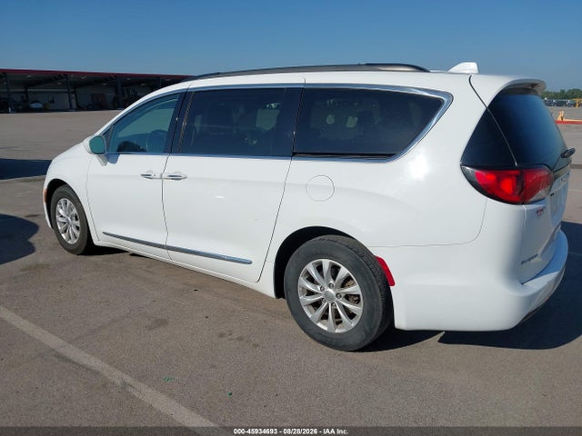 45934693 :رقم المزاد ، 2C4RC1BG3HR576231 vin ، 2017 Chrysler Pacifica Touring-l مزاد بيع