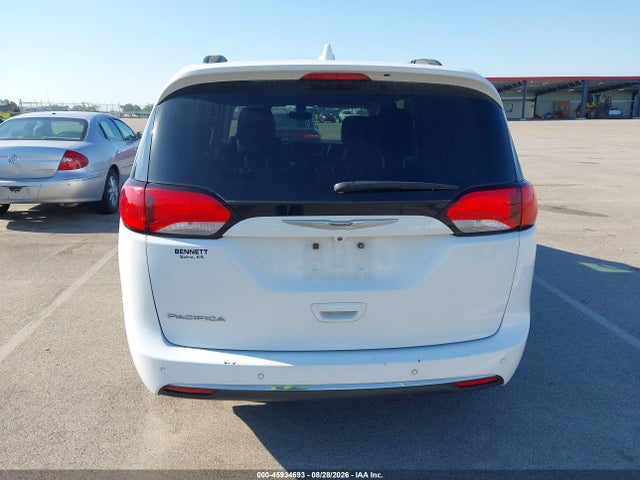 45934693 :رقم المزاد ، 2C4RC1BG3HR576231 vin ، 2017 Chrysler Pacifica Touring-l مزاد بيع