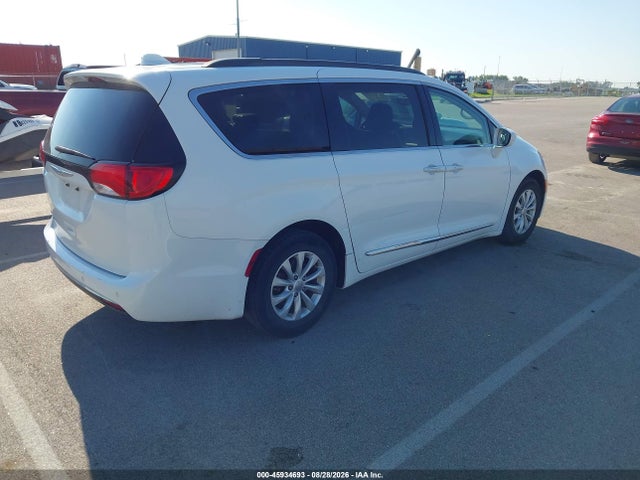 45934693 :رقم المزاد ، 2C4RC1BG3HR576231 vin ، 2017 Chrysler Pacifica Touring-l مزاد بيع