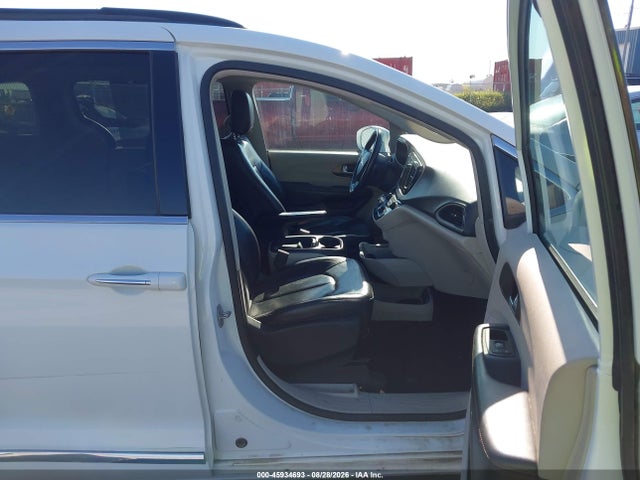 45934693 :رقم المزاد ، 2C4RC1BG3HR576231 vin ، 2017 Chrysler Pacifica Touring-l مزاد بيع