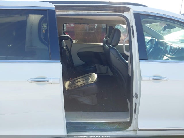 45934693 :رقم المزاد ، 2C4RC1BG3HR576231 vin ، 2017 Chrysler Pacifica Touring-l مزاد بيع