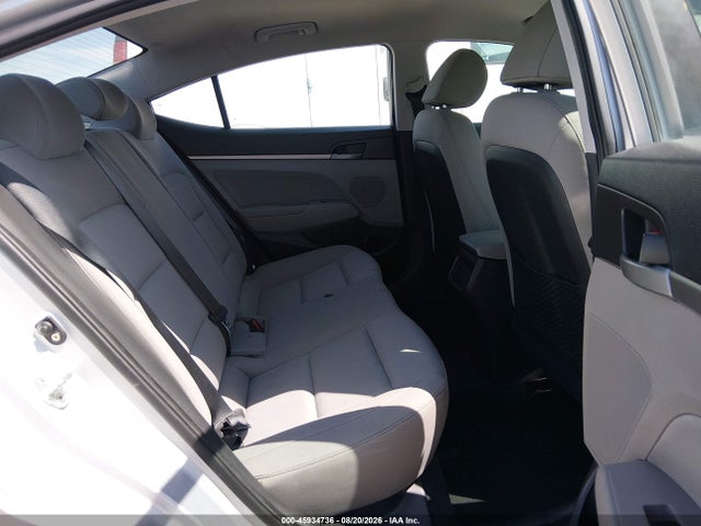 KMHD84LF4HU206312 Hyundai ELANTRA SE