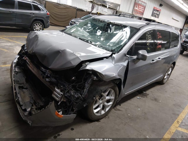 Chrysler Pacifica Touring-l 2017 2C4RC1BGXHR512736 Image 2