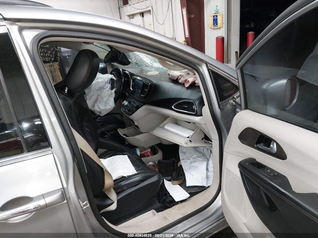 Chrysler Pacifica Touring-l 2017 2C4RC1BGXHR512736 Image 5
