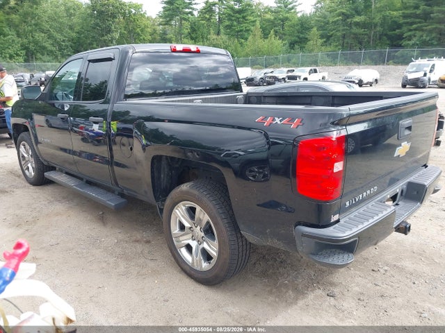 Chevrolet Silverado 1500 Custom 2018 1GCVKPEC2JZ371010 Image 3