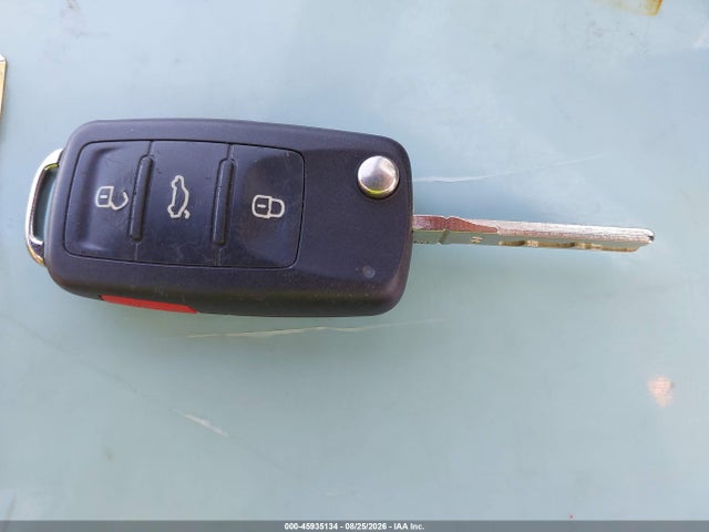 45935134 :رقم المزاد ، 3VWV67ATXDM657359 vin ، 2013 Volkswagen Beetle 2.0t Fender Edition مزاد بيع