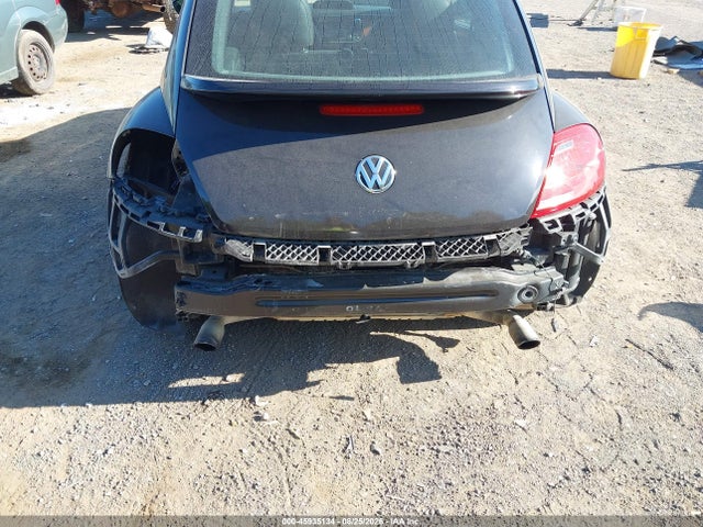45935134 :رقم المزاد ، 3VWV67ATXDM657359 vin ، 2013 Volkswagen Beetle 2.0t Fender Edition مزاد بيع