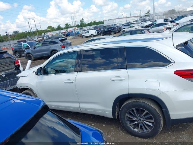 Продаж на аукціоні авто 2018 Toyota Highlander Xle, vin: 5TDKZRFH5JS270226, номер лоту: 45935172