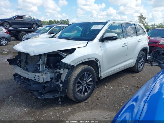 Продаж на аукціоні авто 2018 Toyota Highlander Xle, vin: 5TDKZRFH5JS270226, номер лоту: 45935172