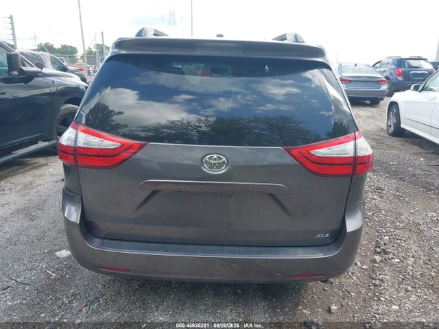 45935201 :رقم المزاد ، 5TDYK3DC2GS692112 vin ، 2016 Toyota Sienna Xle 8 Passenger مزاد بيع