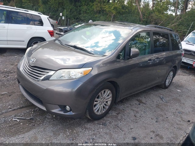 45935201 :رقم المزاد ، 5TDYK3DC2GS692112 vin ، 2016 Toyota Sienna Xle 8 Passenger مزاد بيع