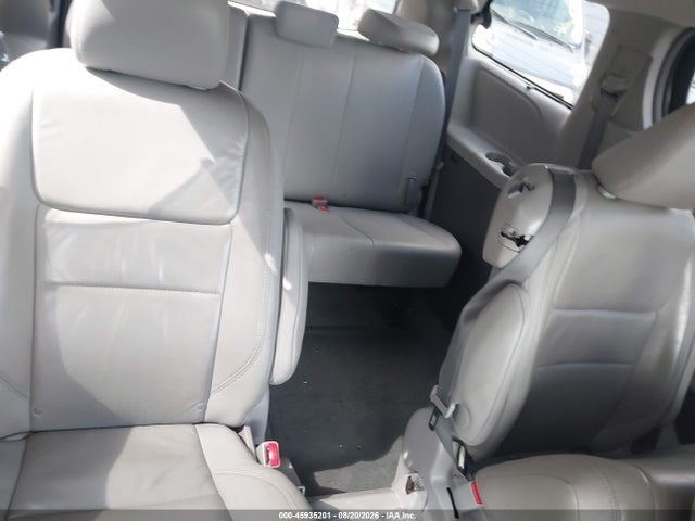 45935201 :رقم المزاد ، 5TDYK3DC2GS692112 vin ، 2016 Toyota Sienna Xle 8 Passenger مزاد بيع