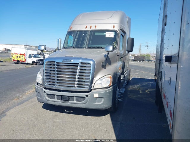 Freightliner Cascadia 125 2016 3AKJGLDR4GSGV7788 Image 2