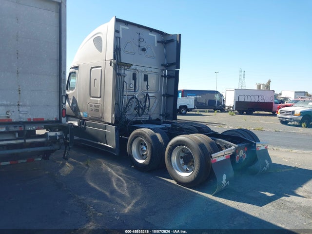Freightliner Cascadia 125 2016 3AKJGLDR4GSGV7788 Image 3