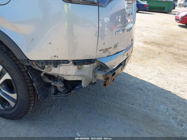 Toyota RAV4 LE 2018 2T3BFREV0JW845752 Image 19