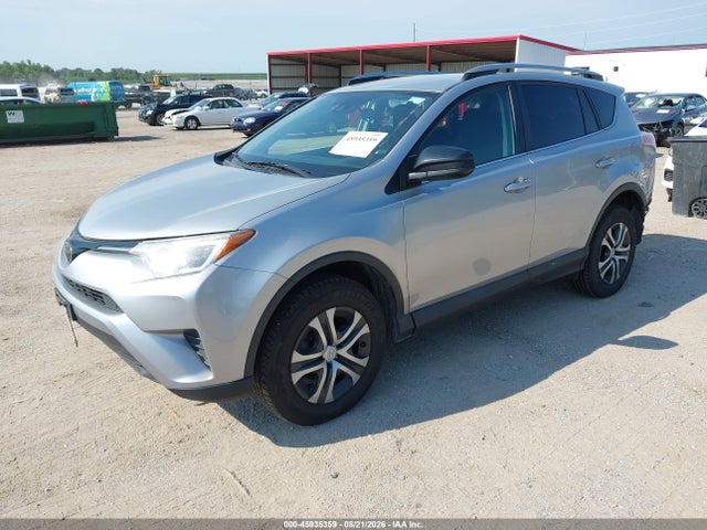 Toyota RAV4 LE 2018 2T3BFREV0JW845752 Image 2
