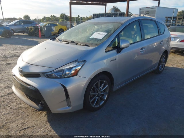 Toyota Prius V Five 2017 JTDZN3EUXHJ072948 Image 2