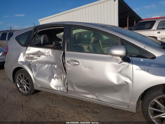 Toyota Prius V Five 2017 JTDZN3EUXHJ072948 Image 6