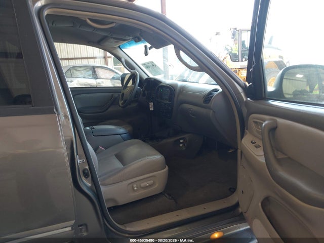 Продажа на аукционе авто 2005 Toyota Sequoia Sr5 V8, vin: 5TDZT34AX5S242429, номер лота: 45935480