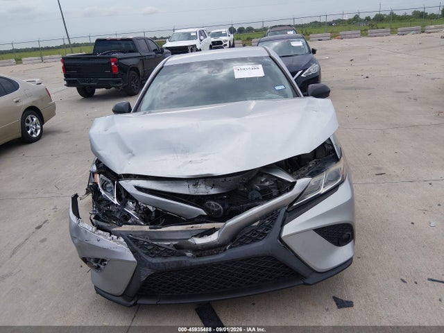 2020 Toyota Camry Se Nightshade Edition მანქანა იყიდება აუქციონზე, vin: 4T1G11AK4LU310856, აუქციონის ნომერი: 45935488