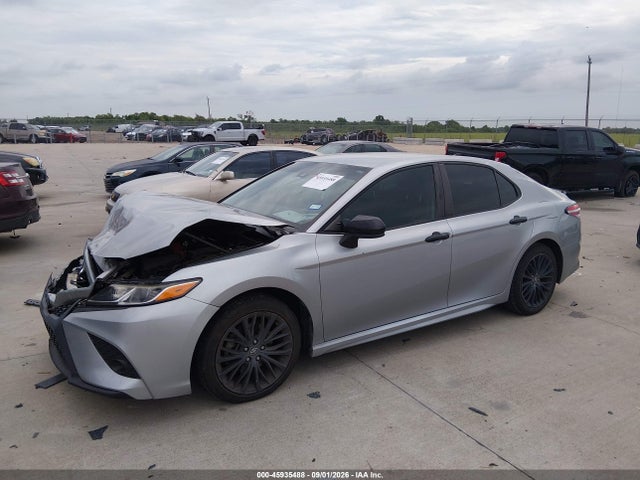 2020 Toyota Camry Se Nightshade Edition მანქანა იყიდება აუქციონზე, vin: 4T1G11AK4LU310856, აუქციონის ნომერი: 45935488