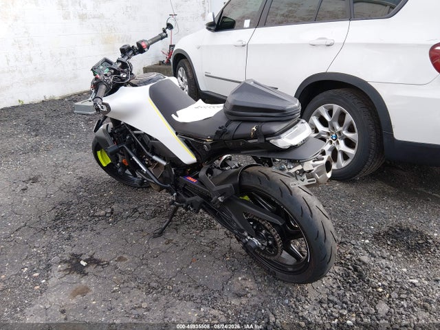 Aukcja sprzedaży 2024 Husqvarna Vitpilen 401/svartpilen 401, vin: MD2JUJ409RN210311, numer aukcji: 45935508