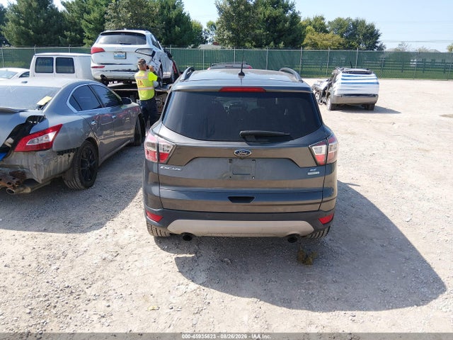 Продаж на аукціоні авто 2017 Ford Escape Se, vin: 1FMCU0GD8HUA21639, номер лоту: 45935623