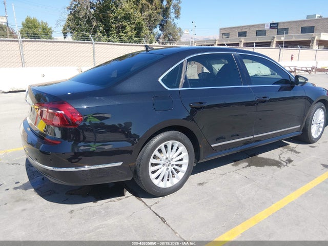 1VWBT7A39HC017887 Volkswagen Passat 1.8t Se