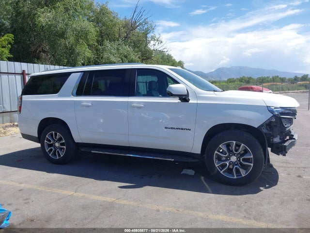 Auction sale of the 2022 Chevrolet Suburban 4wd Lt, vin: 1GNSKCKD3NR119725, lot number: 45935877